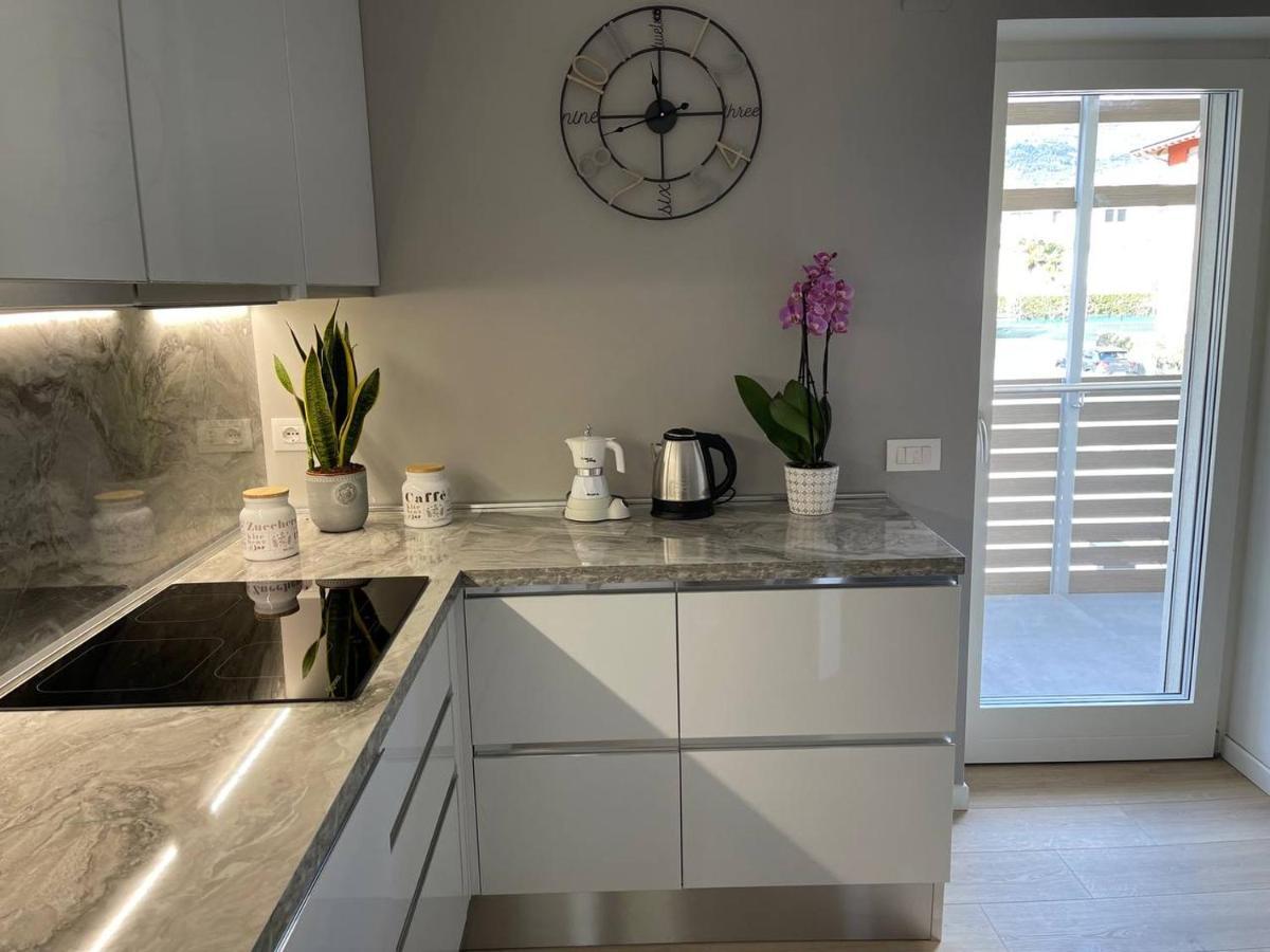 Le Terrazze Living Apartment ริวาเดลการ์ดา ภายนอก รูปภาพ